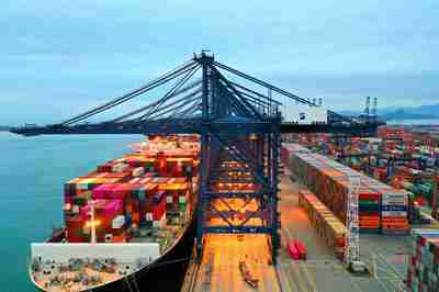 航拍深圳鹽田集裝箱港 密密麻麻，蔚為壯觀